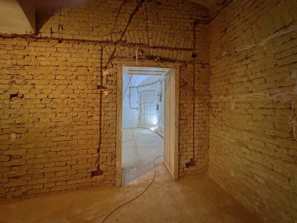 unverputzter Raum in der Baustelle PLANET H 